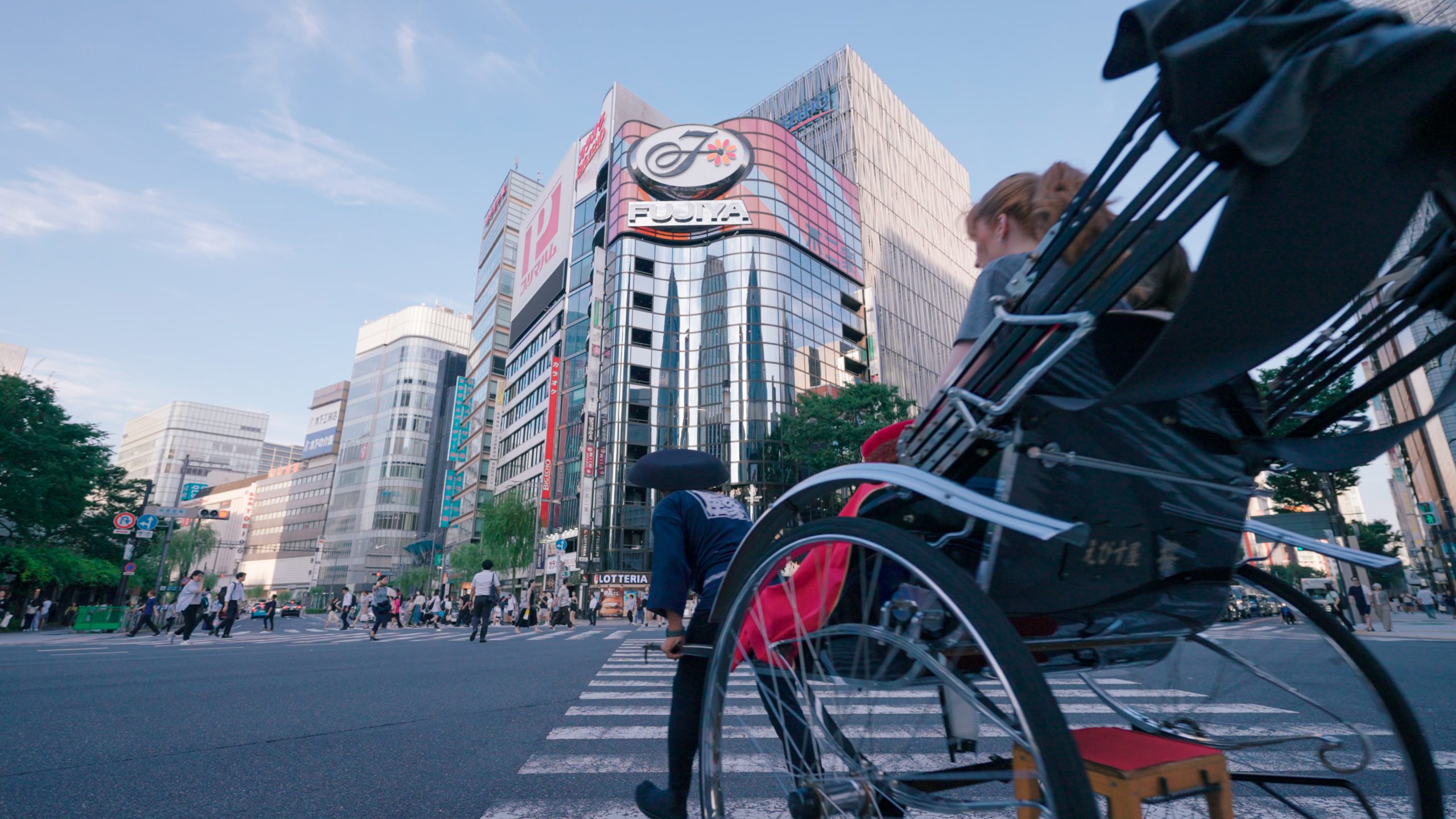 （英語）人力車で巡る丸の内
