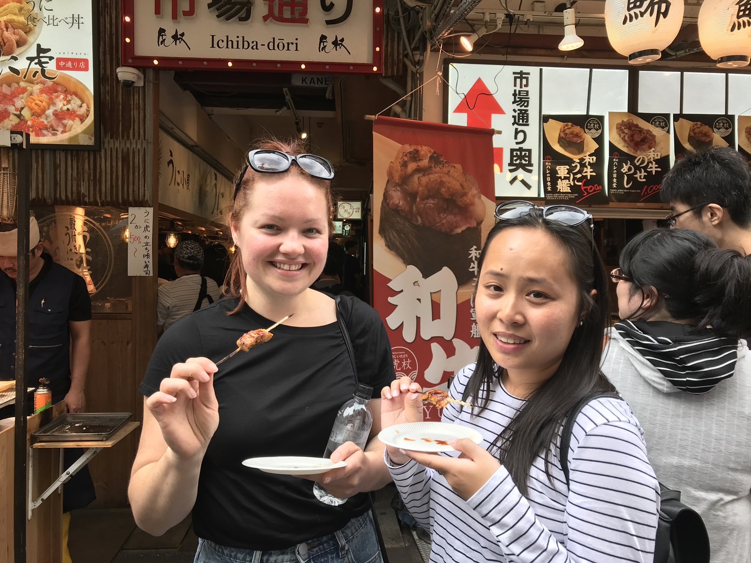 【英語】築地市場の食べ歩きツアー×寿司作りレッスン