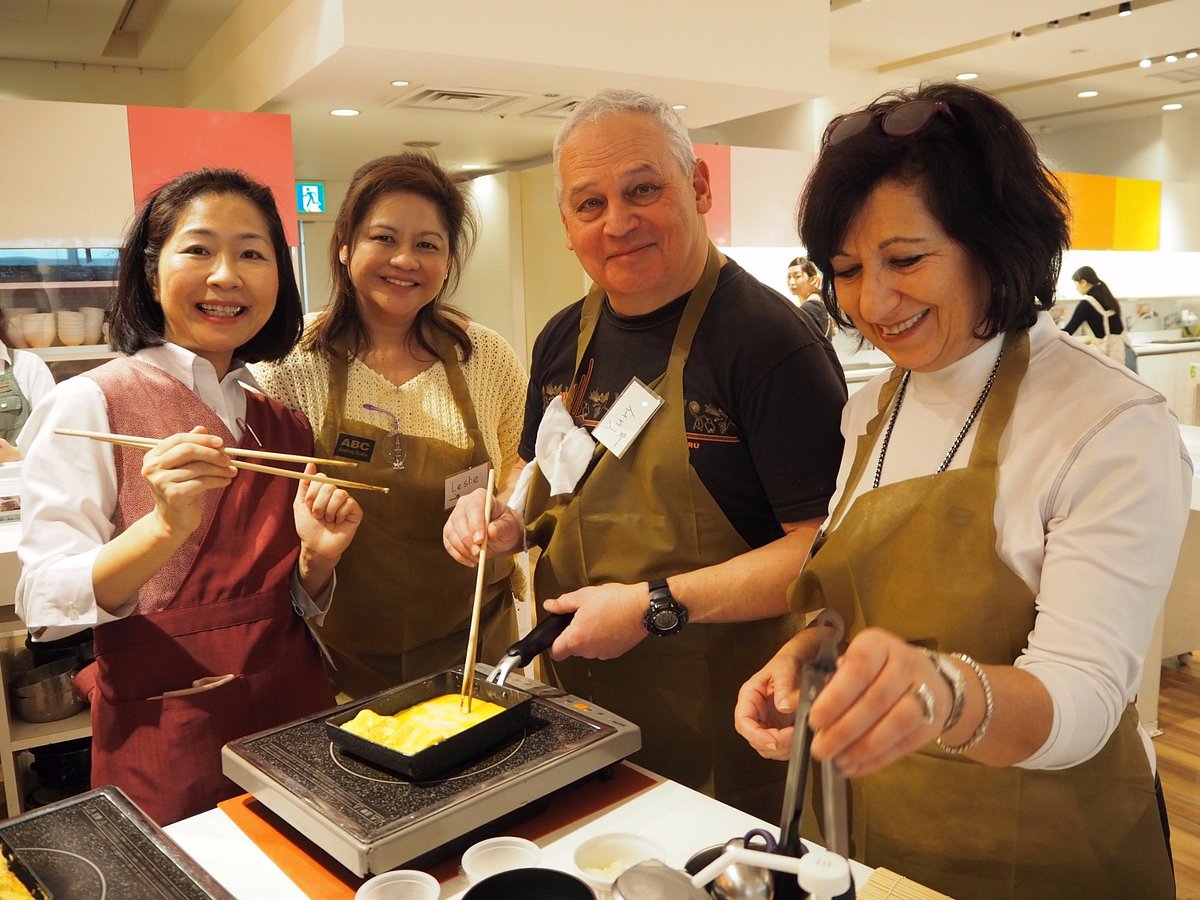 【英語】築地市場の食べ歩きツアー×寿司作りレッスン