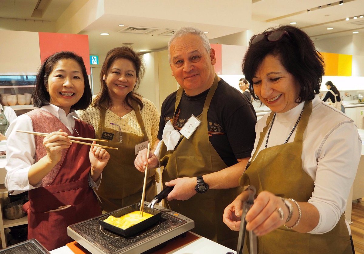 築地市場の食べ歩きツアー×寿司作りレッスン