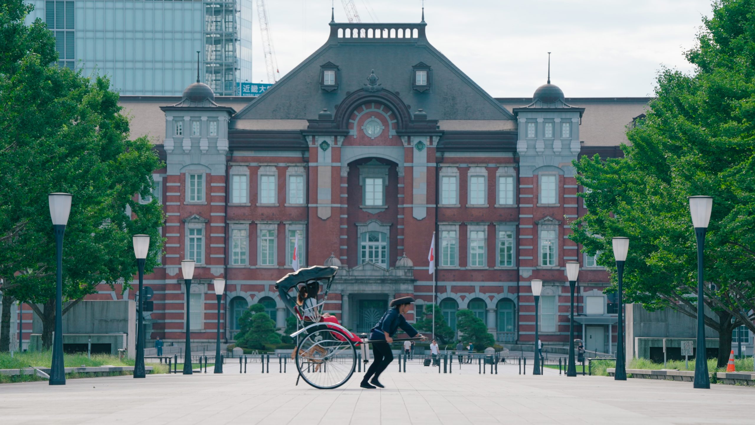 （英語）人力車で巡る丸の内